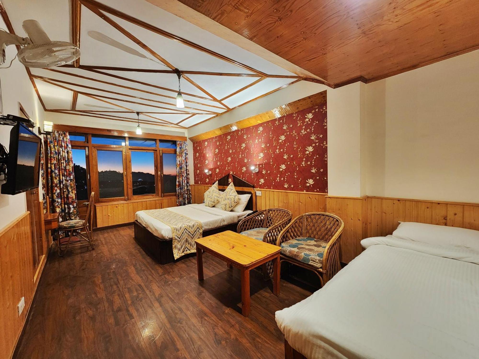 Hotel Pineview שימלה מראה חיצוני תמונה