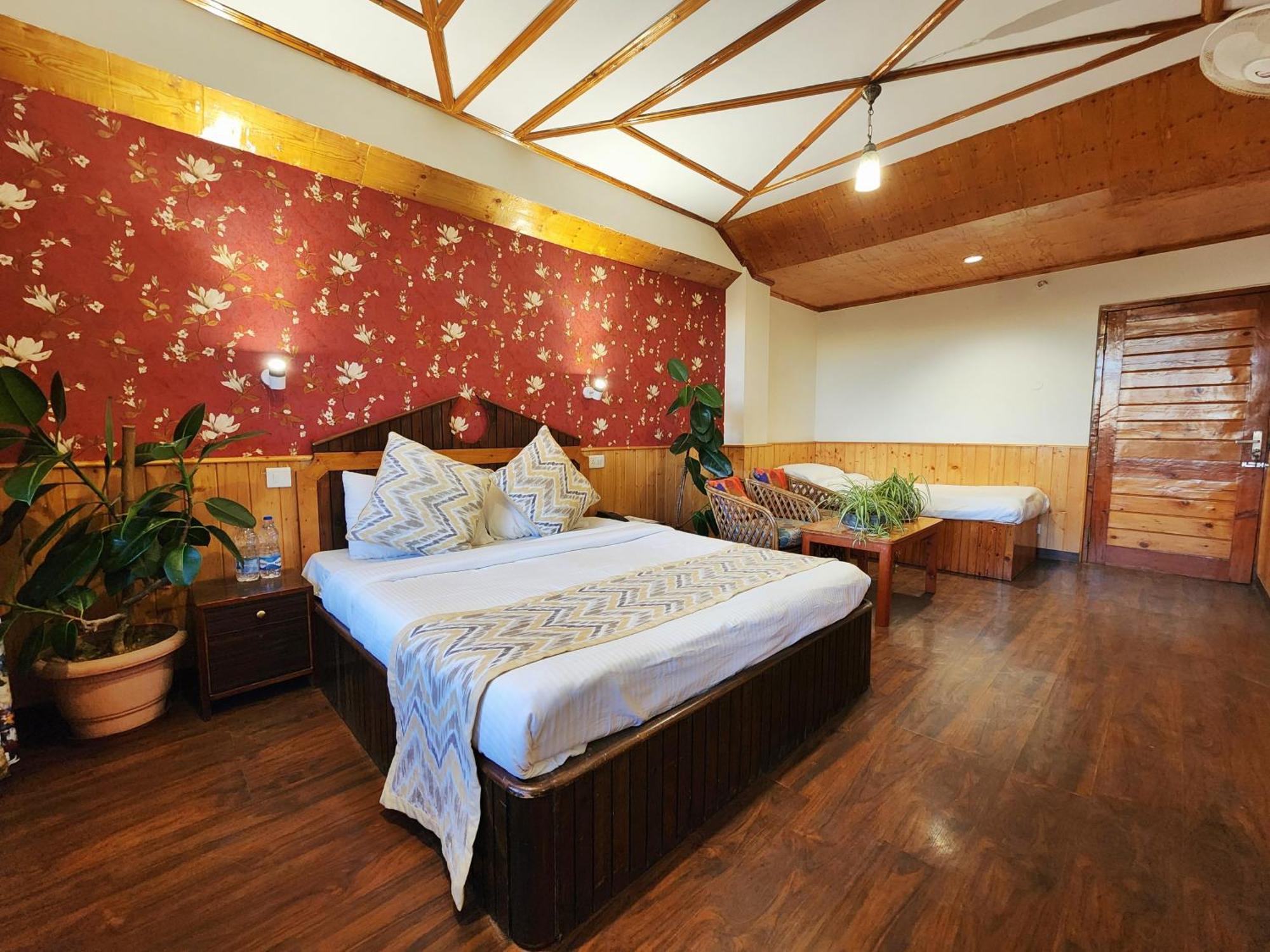 Hotel Pineview שימלה מראה חיצוני תמונה