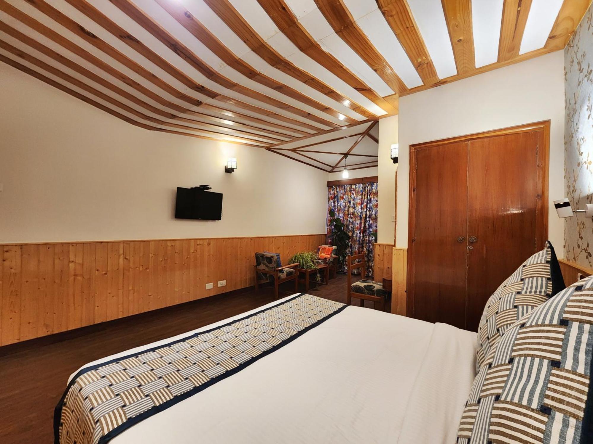 Hotel Pineview שימלה מראה חיצוני תמונה