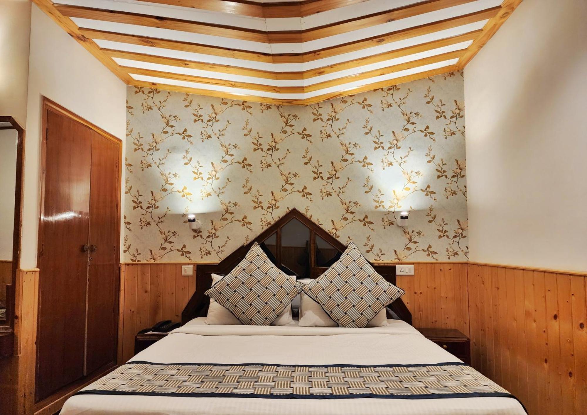 Hotel Pineview שימלה מראה חיצוני תמונה