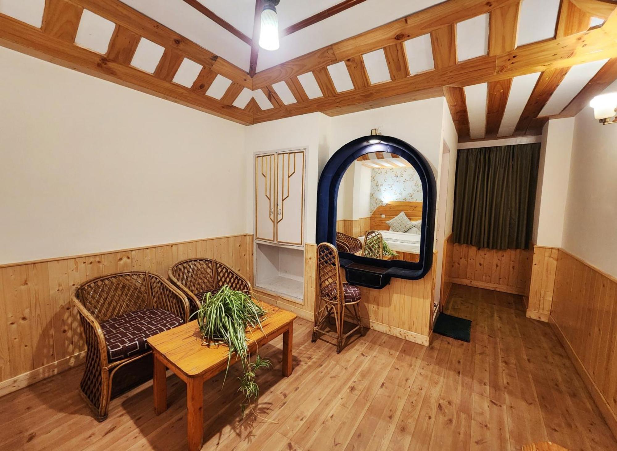 Hotel Pineview שימלה מראה חיצוני תמונה