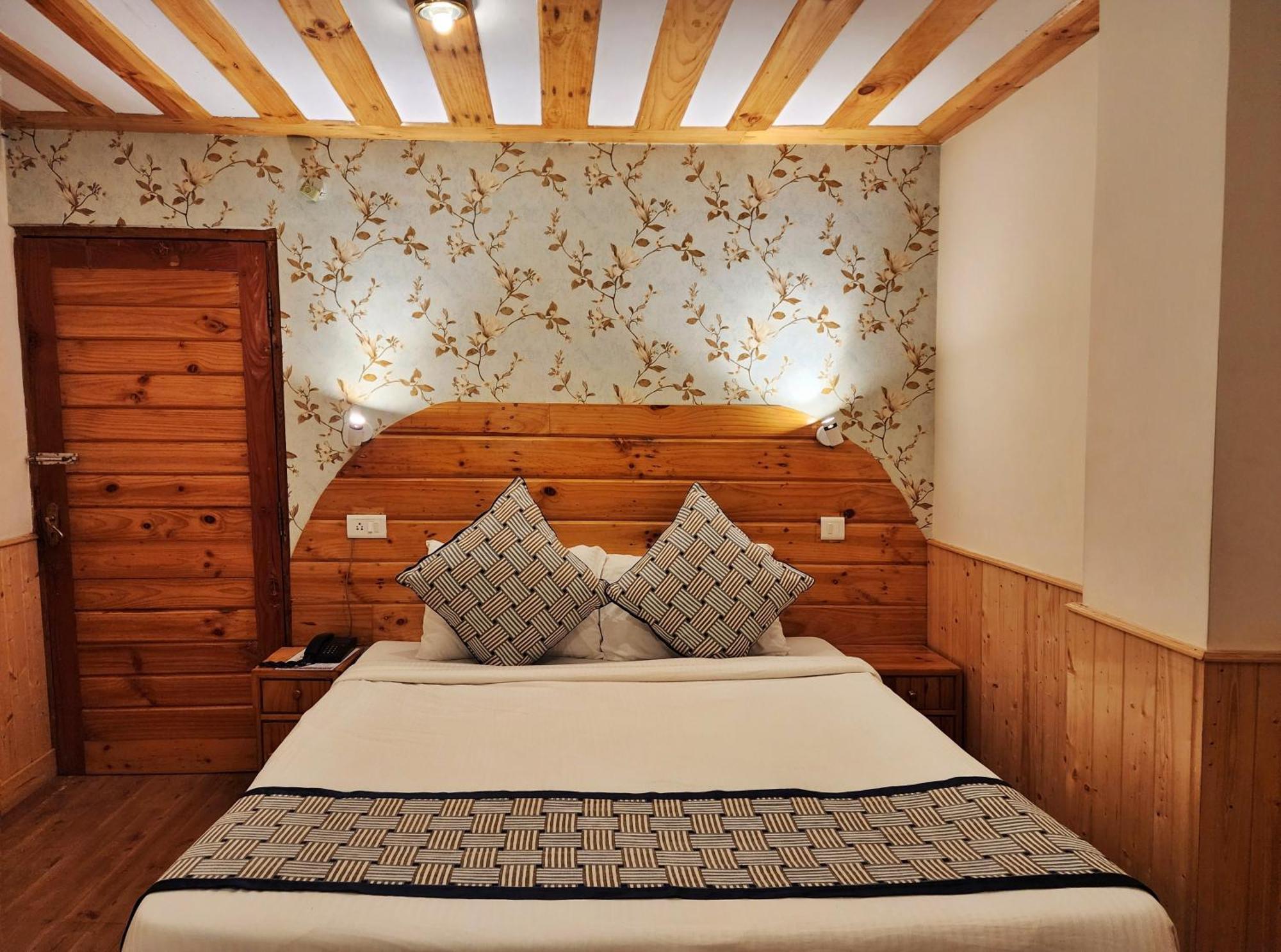Hotel Pineview שימלה מראה חיצוני תמונה