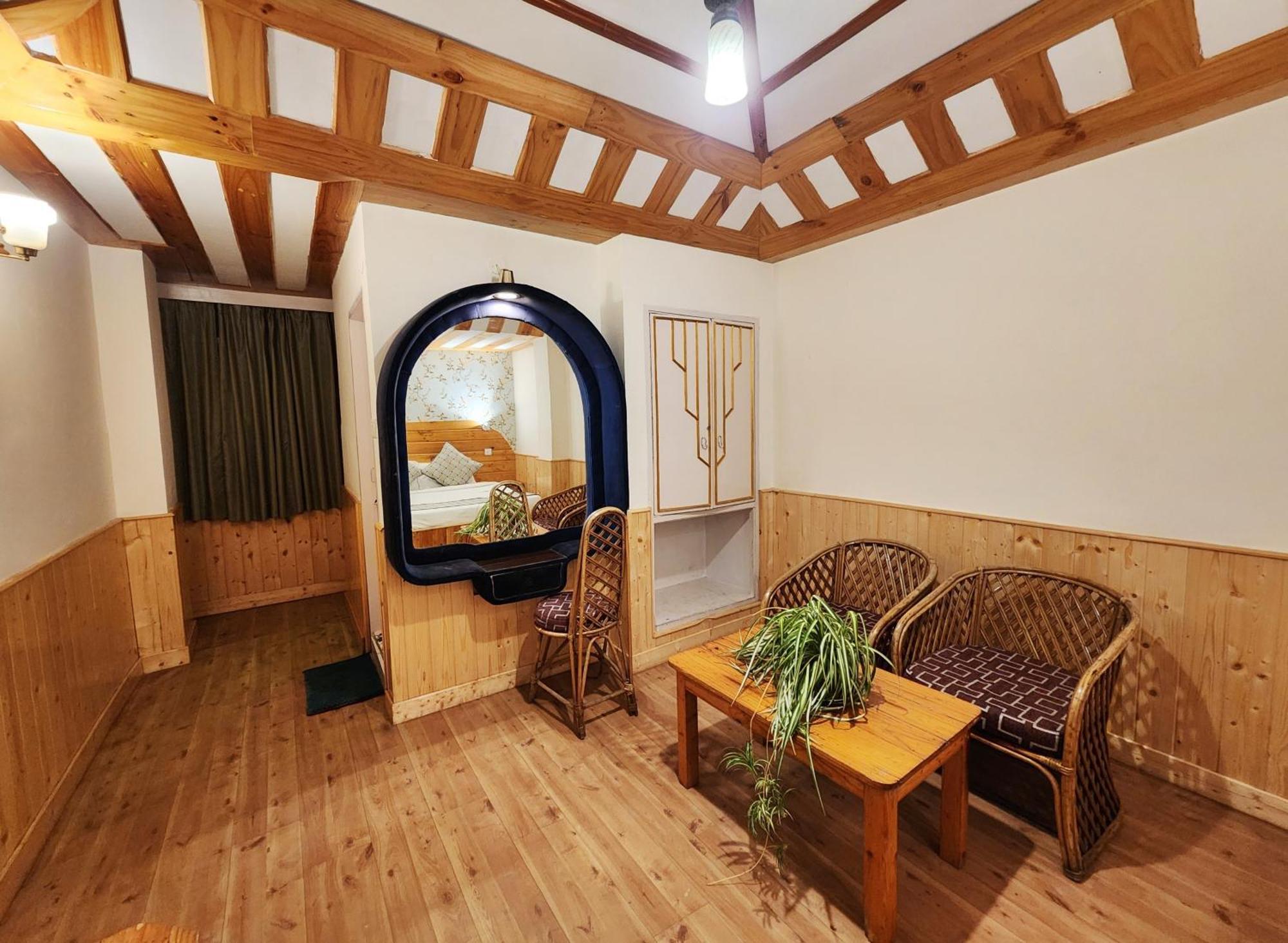 Hotel Pineview שימלה מראה חיצוני תמונה